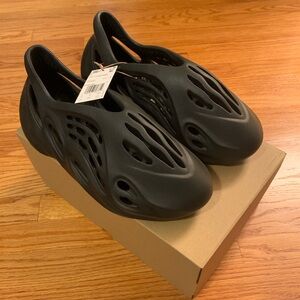 Yeezy Foam Runner Onyx - Brand New US 10
